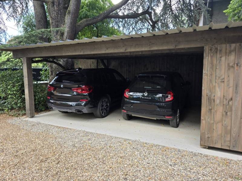 Carport sur dalle béton, couverture bacacier, bardage bois
