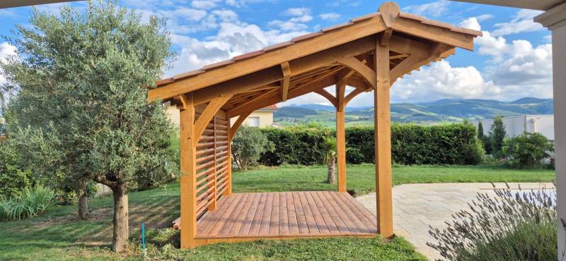 Pool House avec terrasse autoportée sur poteaux