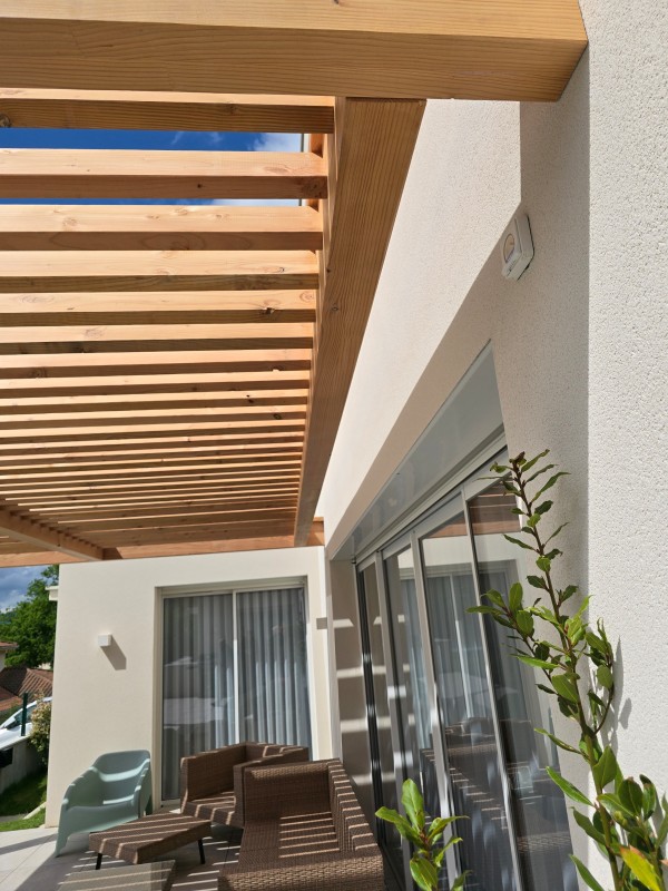 Pergola persiennes à Charbonnières dans l'ouest lyonnais