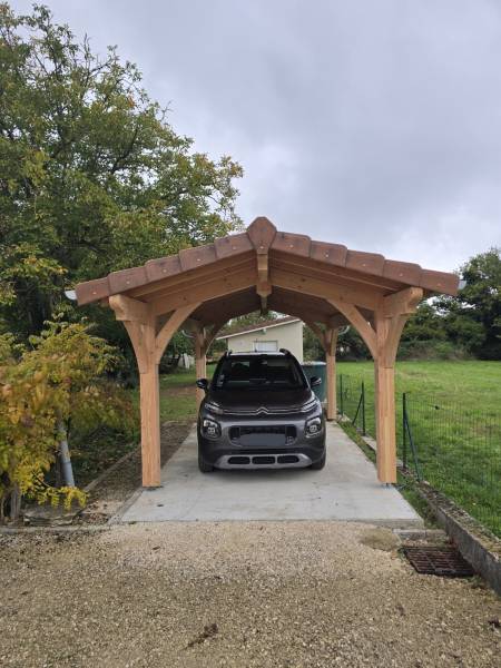 carport tunnel pour bien protéger la voiture