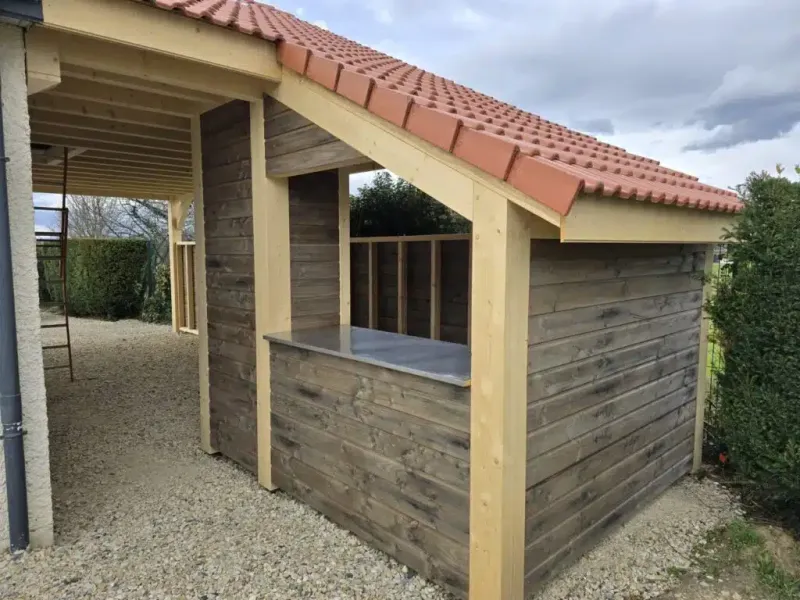 Raccordement de toiture pour carport en bois et Aménagement d’une Piste de Bar Inox à Chaponnay proche de Lyon