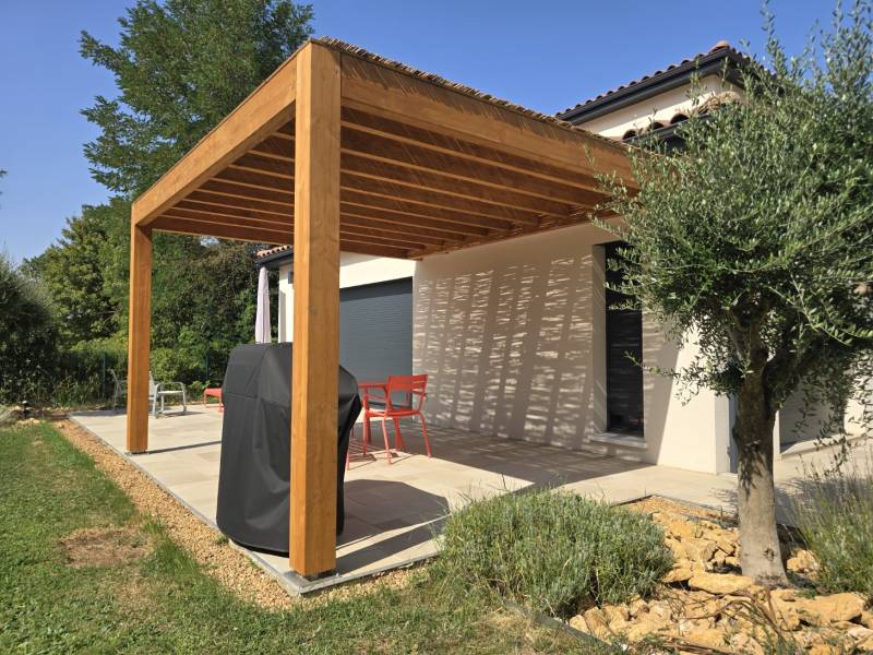 pergola en bois traditionnelle