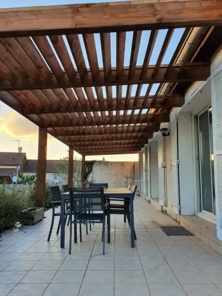 Pose et installation de pergola en bois autour de Mions et Lyon par des professionnels