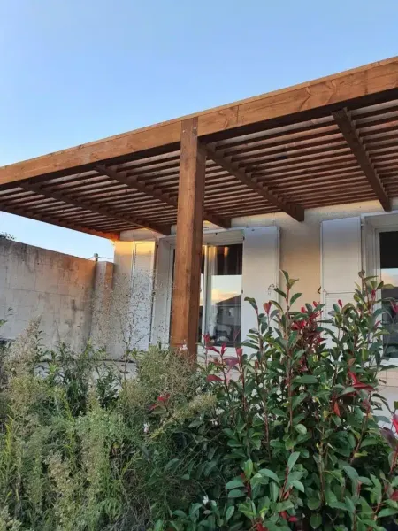 Construction de votre pergola en bois traditionnelle à Lyon et sa région